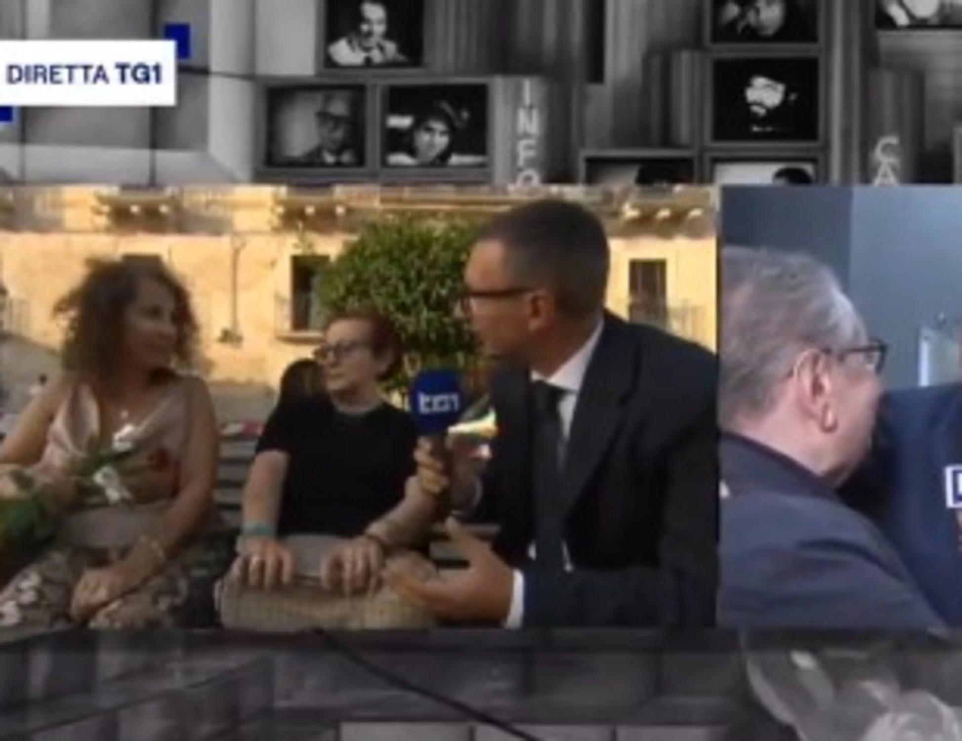 &quot;Li ho presi io&quot;. Pippo Baudo, imbarazzo in diretta <span style="color: rgb(153, 0, 0);">Video</span>