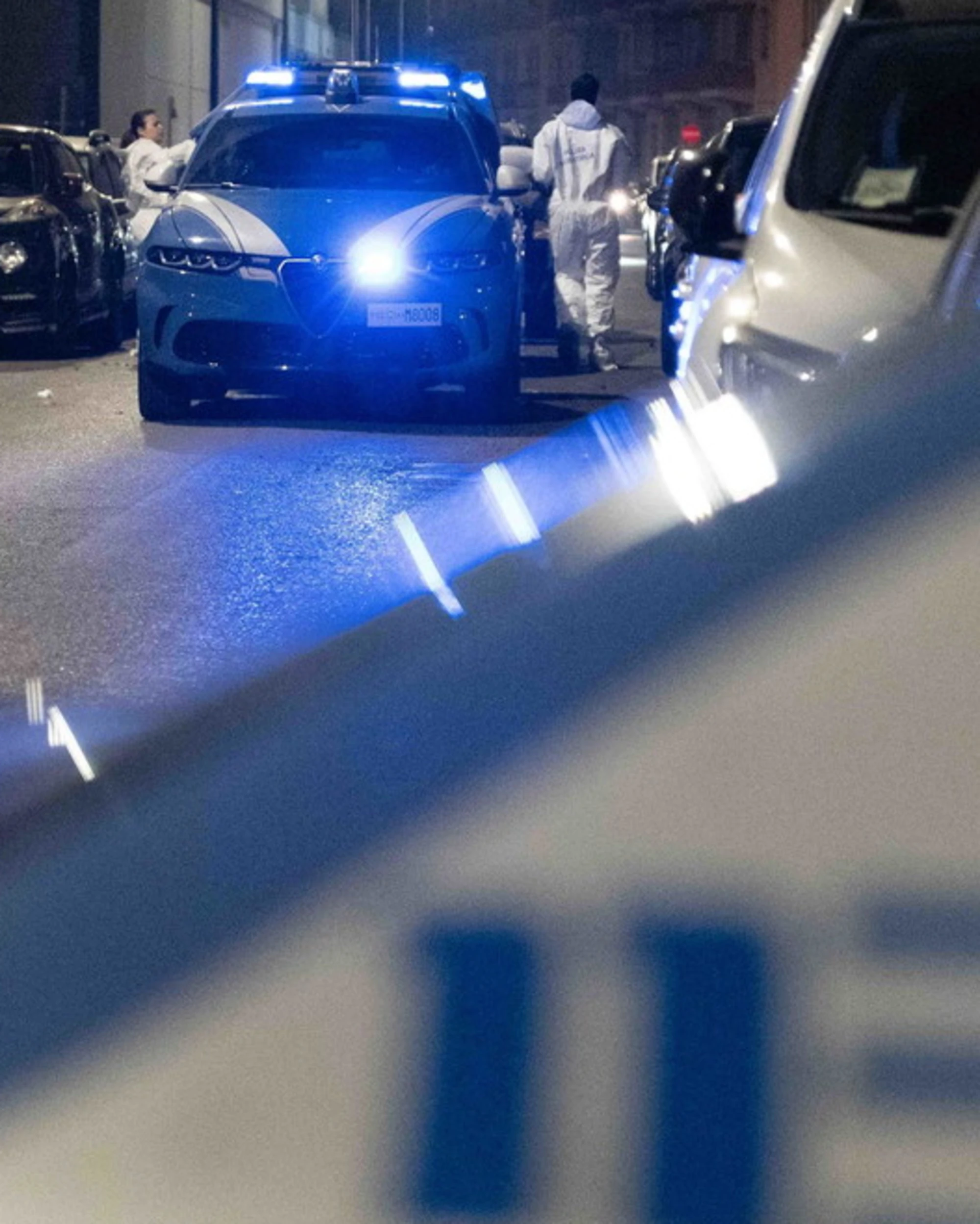 Milano due giovanissimi accoltellati nella notte: uno è in pericolo di vita. Sospetti su una banda di nordafricani"