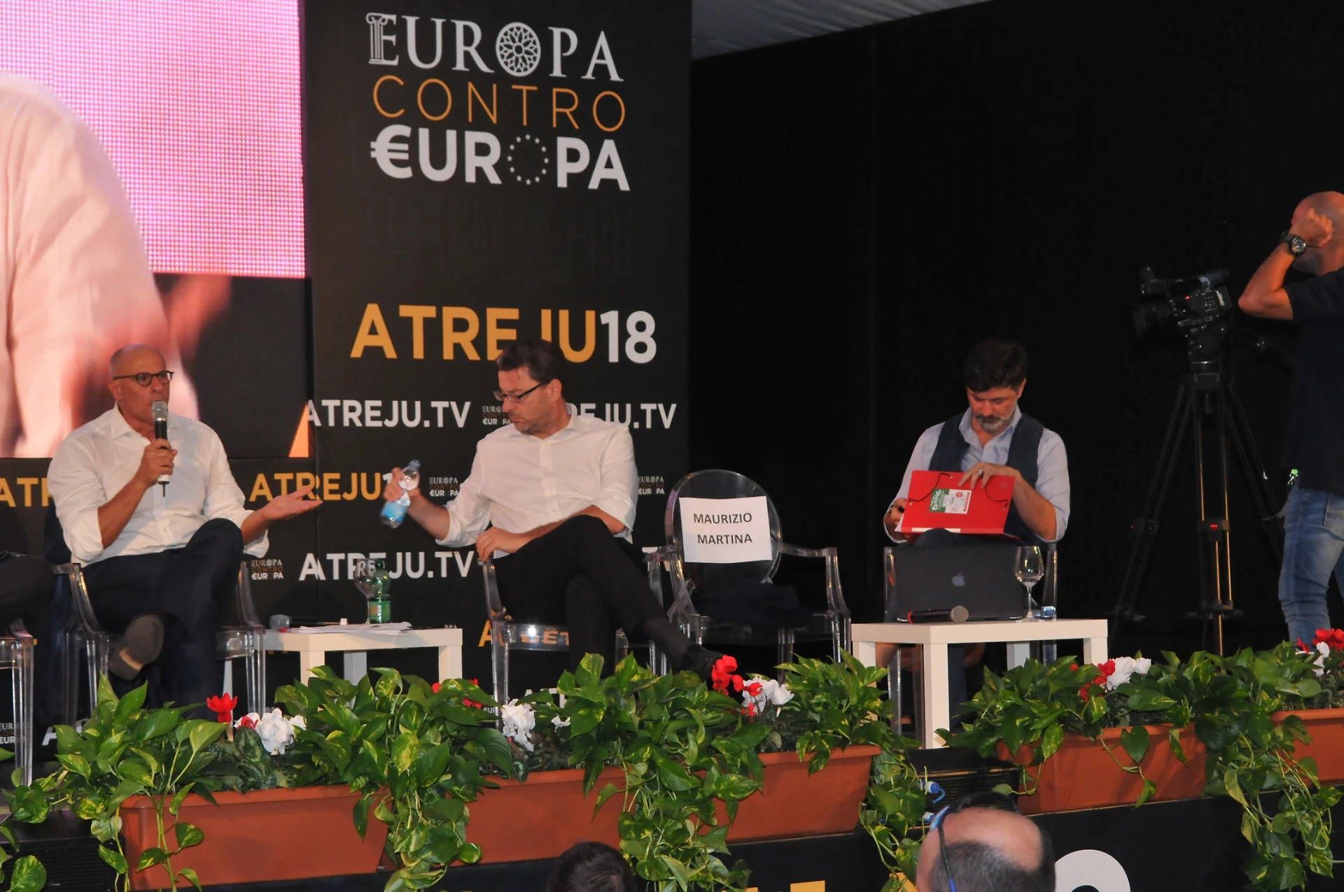 Atreju, Maurizio Martina non va alla kermesse di Fratelli d'Italia: la sedia vuota. Se questo è un leader...