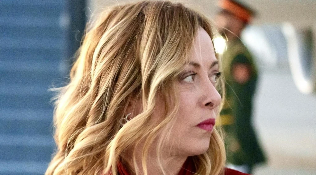 Giorgia Meloni, in volo verso Trump: la missione segreta, cosa c'è dietro