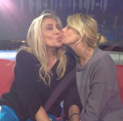 Isola dei famosi, Mara Venier interrompe Alessia Marcuzzi in diretta: "Fammi fare gli auguri a Fabrizio Frizzi"