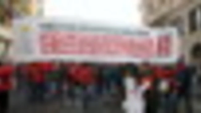 Cortei in tutta Italia per lo sciopero della Cgil contro la manovra