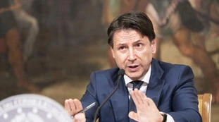 Giuseppe Conte, governo in lockdown tra affanni e sospetti. Retroscena: azzoppato dalla "corsa alle marchette"?
