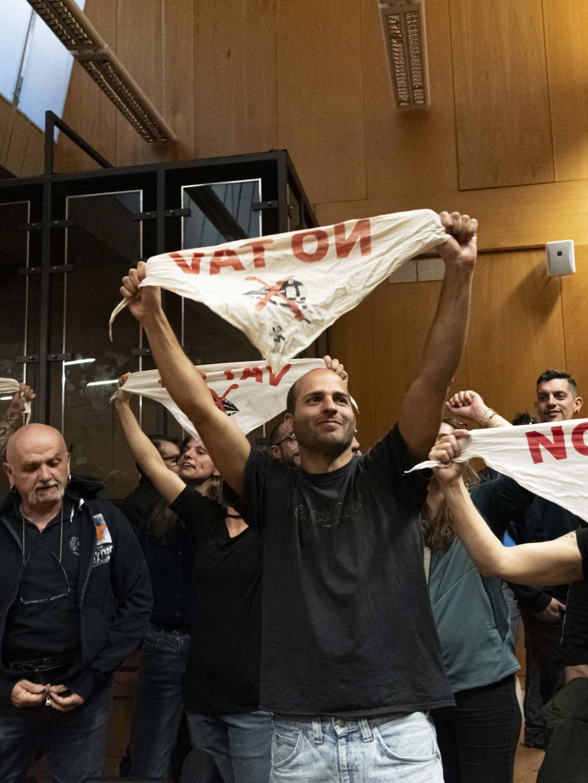 Il governo Meloni è solido e stabile: una certa sinistra strizza l'occhio al terrorismo