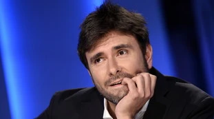 Alessandro Di Battista contro Matteo Renzi: "Non conta niente, non farà cadere il governo altrimenti sparirebbe"