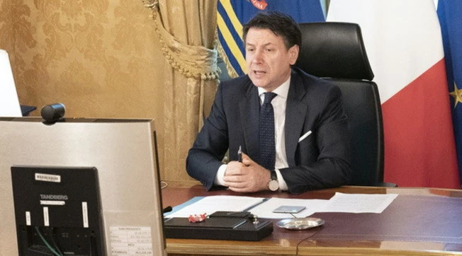 Giuseppe Conte in ritardo: discussione accesa con la maggioranza su Mes e comitato scientifico