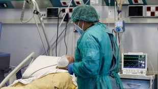 Coronavirus, bollettino del 20 novembre: i morti salgono di nuovo, trend drammatico