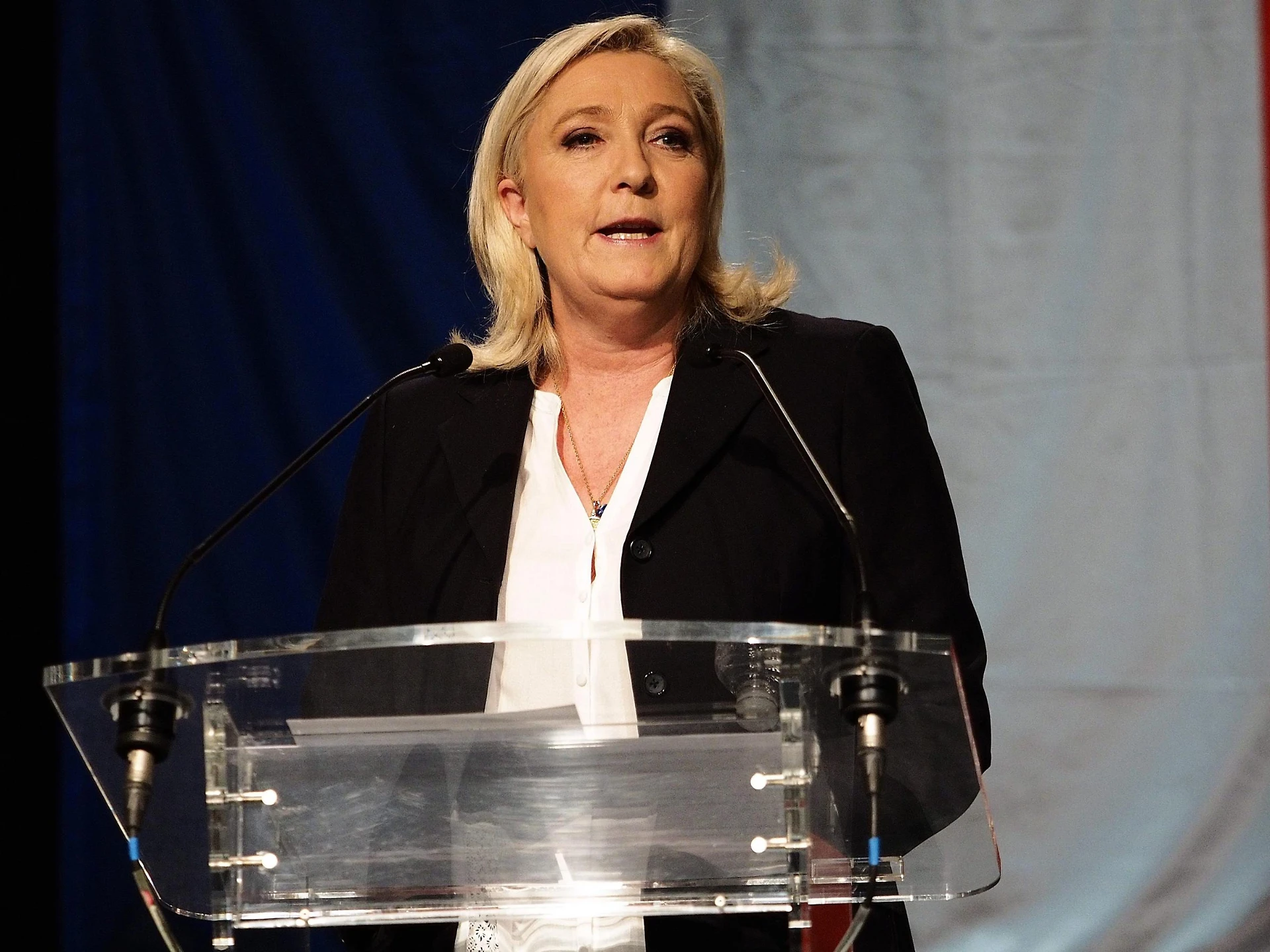 Francia, Marine Le Pen raggiunge Emmanuel Macron: il sondaggio che intimorisce l'Europa