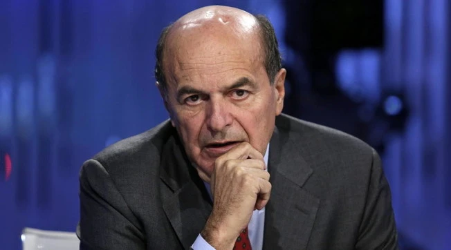 Bersani contro Meloni: "Non merita il rispetto. Sentore di manganelli"