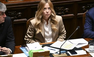Tir, si muove il governo: "Camionisti identificati". Meloni convoca cdm
