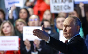 Putin, lo show del dittatore innamorato