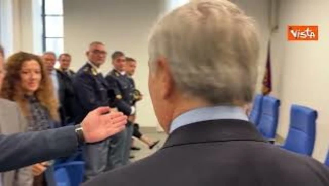 Tajani in Questura a Milano incontra dirigente ferito il 17 ottobre: Grazie alle forze dell'ordine