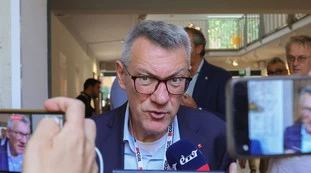 Maurizio Landini si "regala" una gallerista d'arte: un caso alla Cgil