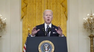 Joe Biden gela Putin: "Invasione dell'Ucraina pericolo concreto. Costo di vite umane immenso, risponderemo"