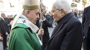 Sergio Mattarella e "l'incontro con Papa Francesco". Dal Vaticano, un macigno su Letta e Pd