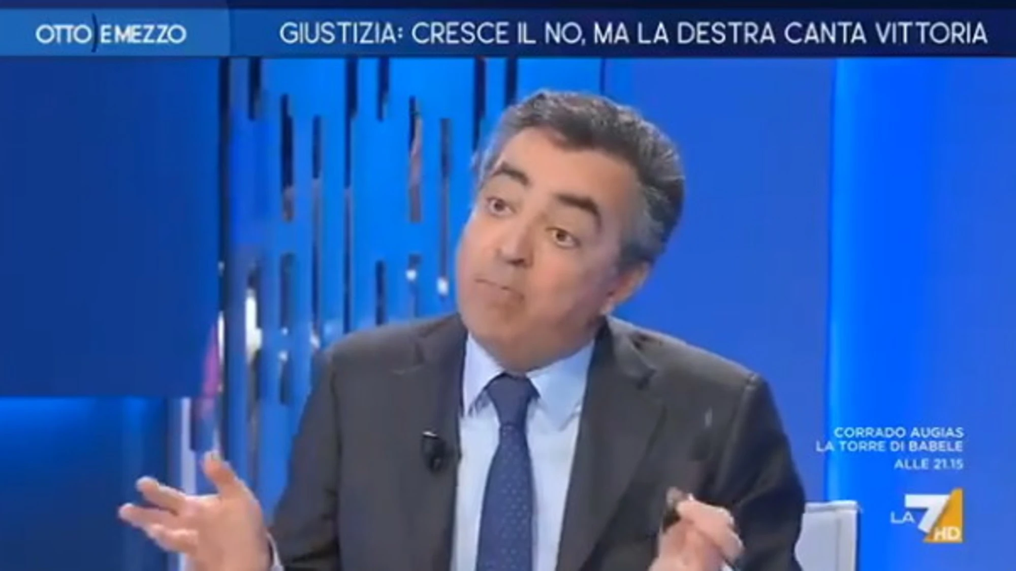 Otto e Mezzo, Italo Bocchino smaschera il prof rosso? E Lilli Gruber ferma tutto