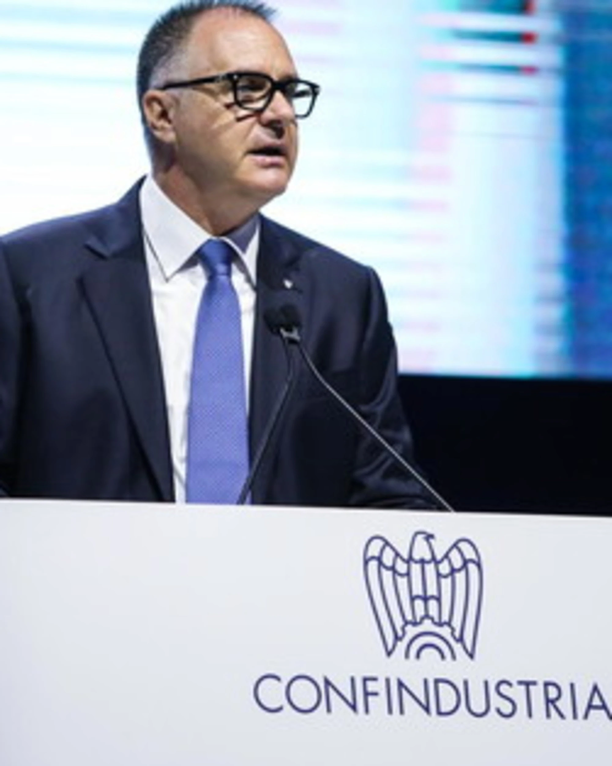 Confindustria, le dinastie d'impresa devono tornare a investire da noi