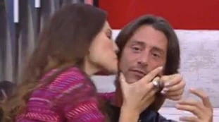 Grande Fratello Vip, Francesco Oppini respinge Dayane Mello: "Ma il primo passo lo ha fatto lui", Signorini confuso