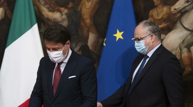 Giuseppe Conte e Gualtieri, retroscena Minzolini: "La proroga dello stato d'emergenza vuole dire sì al Mes"