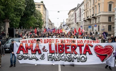 https://media.liberoquotidiano.it/wqd3IU5DFOBmgm-uB3r_SoNRFX0F9Ywa8y2fxeUhWz8/width:800/quality:90/aW1hZ2VzLzIwMjYvMDYvMTUvMDg1NzUzODk4LWNjODUzNWI4LWNjNDItNDkwMC1hZjAwLWM4NjNjMzg5NzFmMi5qcGc.webp