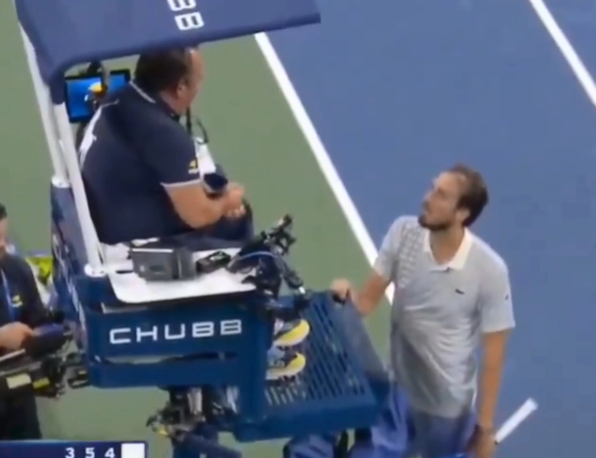 Us Open, furia-Medvedev contro l'arbitro: "Perché tremi?"