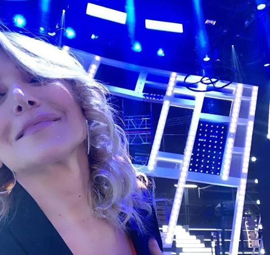 Mediaset senza pace, la bomba sui palinsesti: lo show serale di Barbara D'Urso slitta. Il grosso guaio ascolti