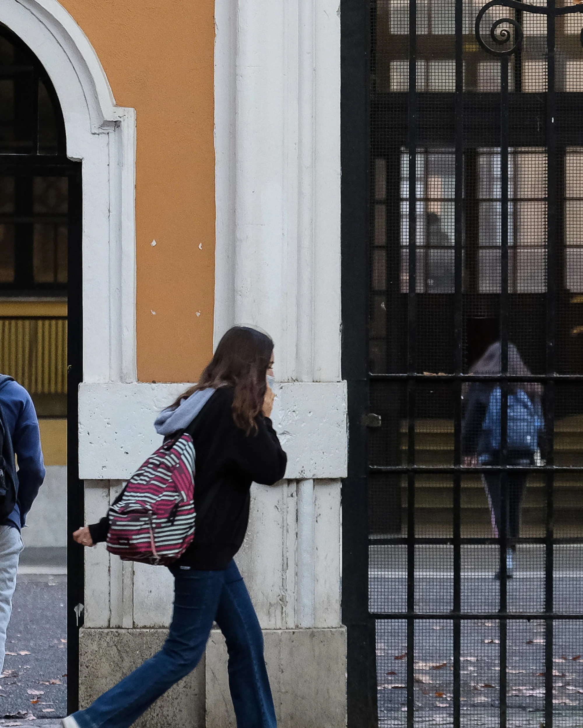 Roma, solo 1 rom su 3 va a scuola. E il Pd gli paga un manager