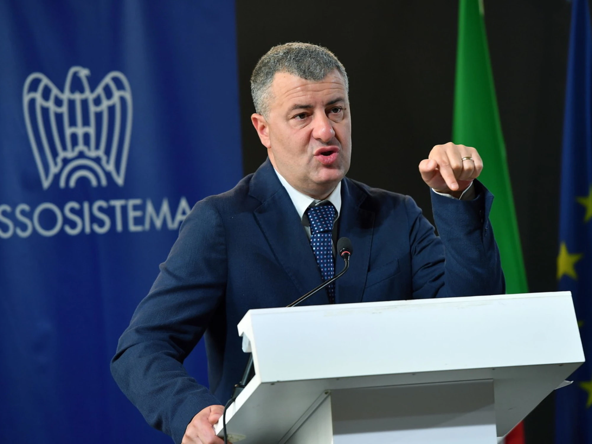 Dalle aggressioni anarchiche ai deliri di Dibba Gli ultimi tre anni di violenze contro la destra