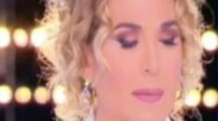 Live, Barbara D'Urso tira fuori il telefonino in diretta: cosa c'è sopra, il dettaglio che scatena il delirio