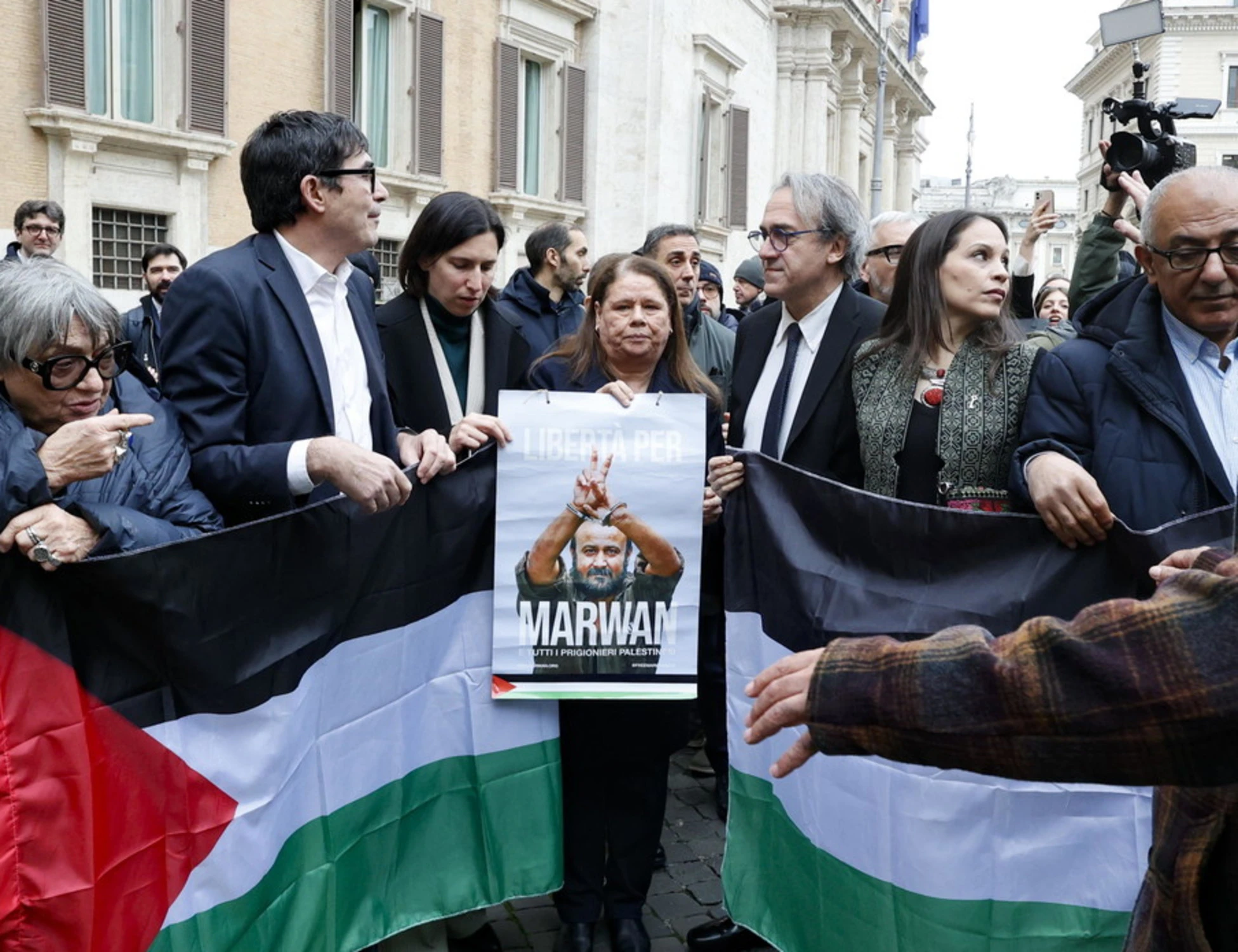 L'incredibile processione della moglie di Barghouti, nuovo vate-terrorista