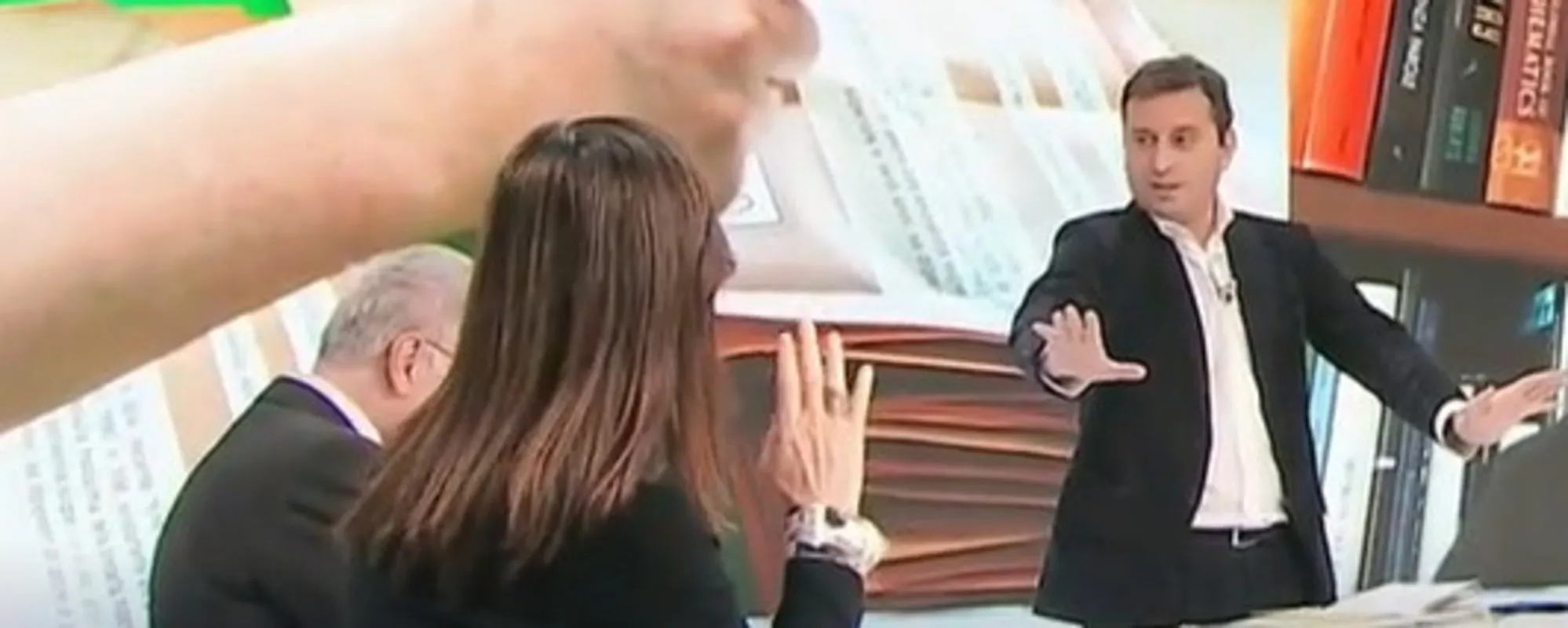 Laura Boldrini sconvolta in diretta: "Ma risponde?" <span style="color: rgb(153, 0, 0);">Video</span>