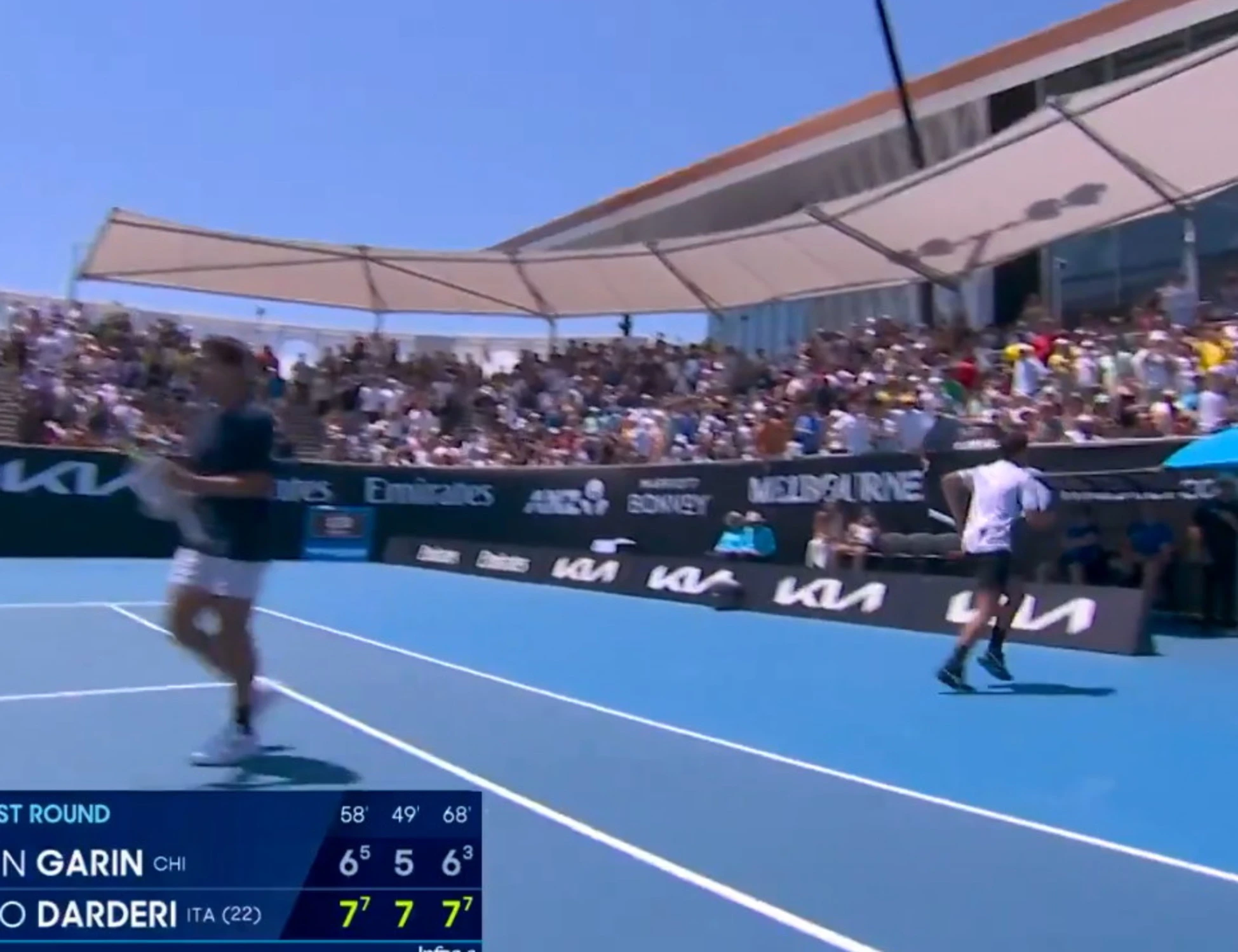 Australian Open, Darderi vince e fugge in bagno: una scena pazzesca