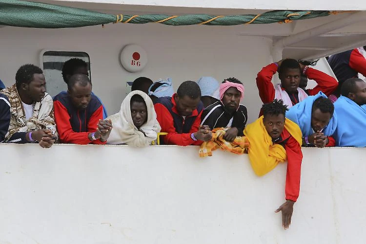 Immigrati, la cartina aggiornata delle Ong: nessuna davanti alla Libia. Matteo Salvini: scafisti finiti