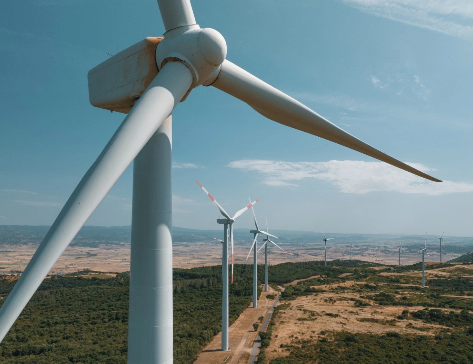 Puglia protagonista della transizione energetica: Enel punta su eolico, fotovoltaico e accumulo