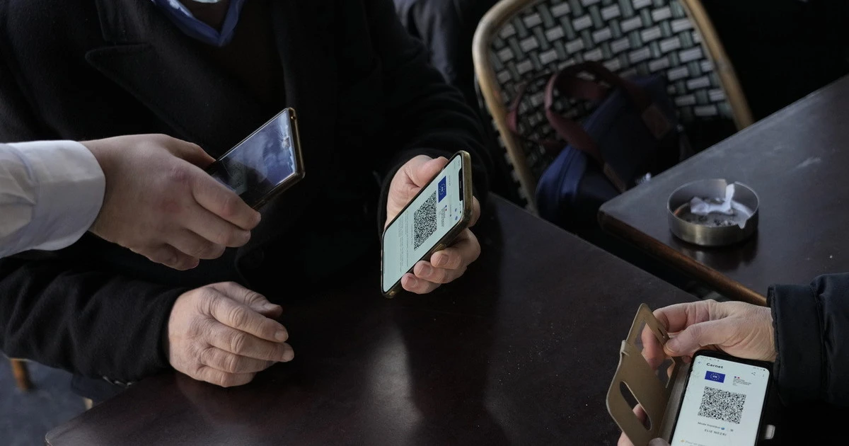 Green pass, un suicidio tutto Italiano: mezzo mondo cancella le restrizioni? E noi le inaspriamo...