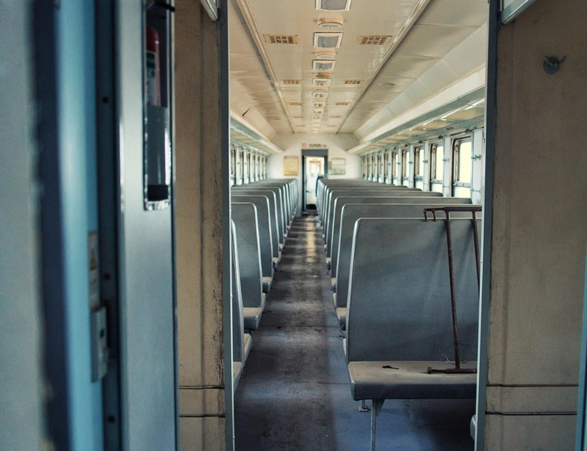 Termoli, fuori dal treno perché senza biglietto? Prende a testate l'auto Polfer
