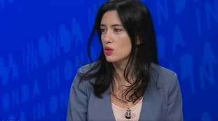 Lucia Azzolina contro Matteo Salvini: "Io auto-assunta? Non ne azzecca una". Ma viene smascherata dal Corriere