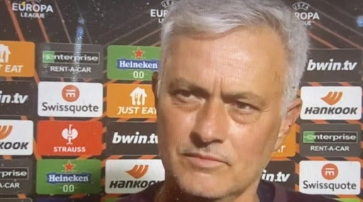 Mourinho gela il giornalista: "Non accetto i tuoi complimenti", gode la Roma