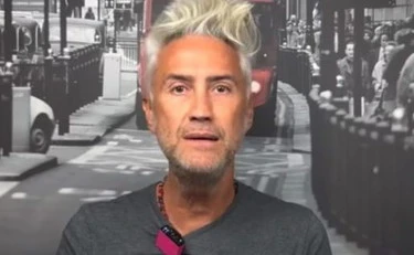 https://media.liberoquotidiano.it/wzhCEZzeOwka2Jv1XjJfTtJNkXRfJo4He9MT54oZufI/width:800/quality:90/aW1hZ2VzLzIwMjUvMDkvMTIvMTIzODU4OTkxLTk5YTRkOTI5LWYzMDgtNGVkZC05NTQwLTQ0NTNiNDQ1NWI0Ni5qcGc.webp