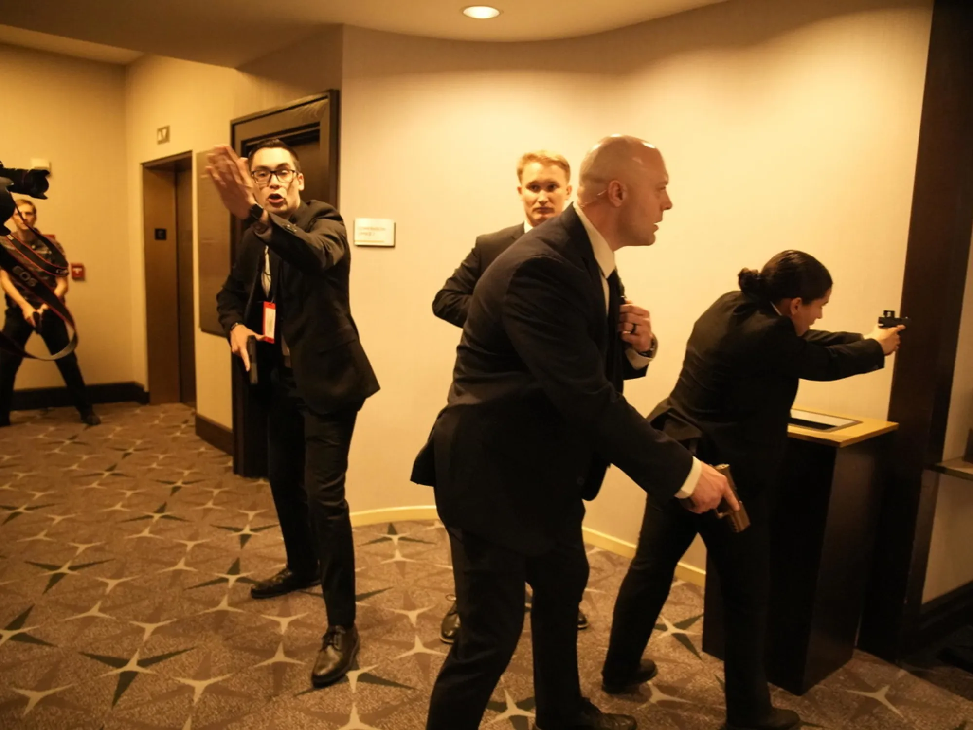 Spari, tutti a terra: ecco cos'è successo minuto per minuto <span style="color: rgb(153, 0, 0);">Video</span>