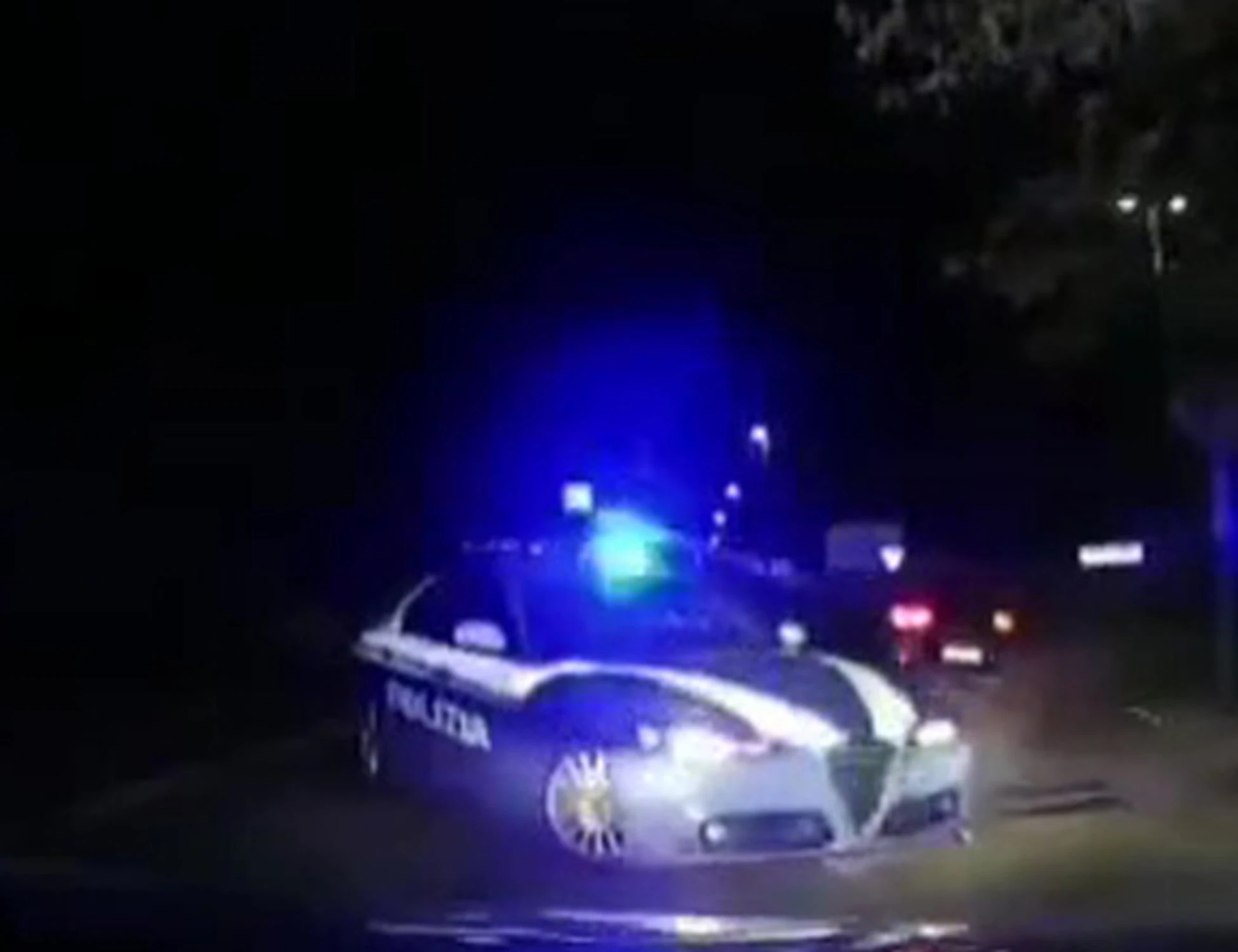 Pesaro, orrore al ristorante: gruppo di 13enni molestate dal tavolo di adulti