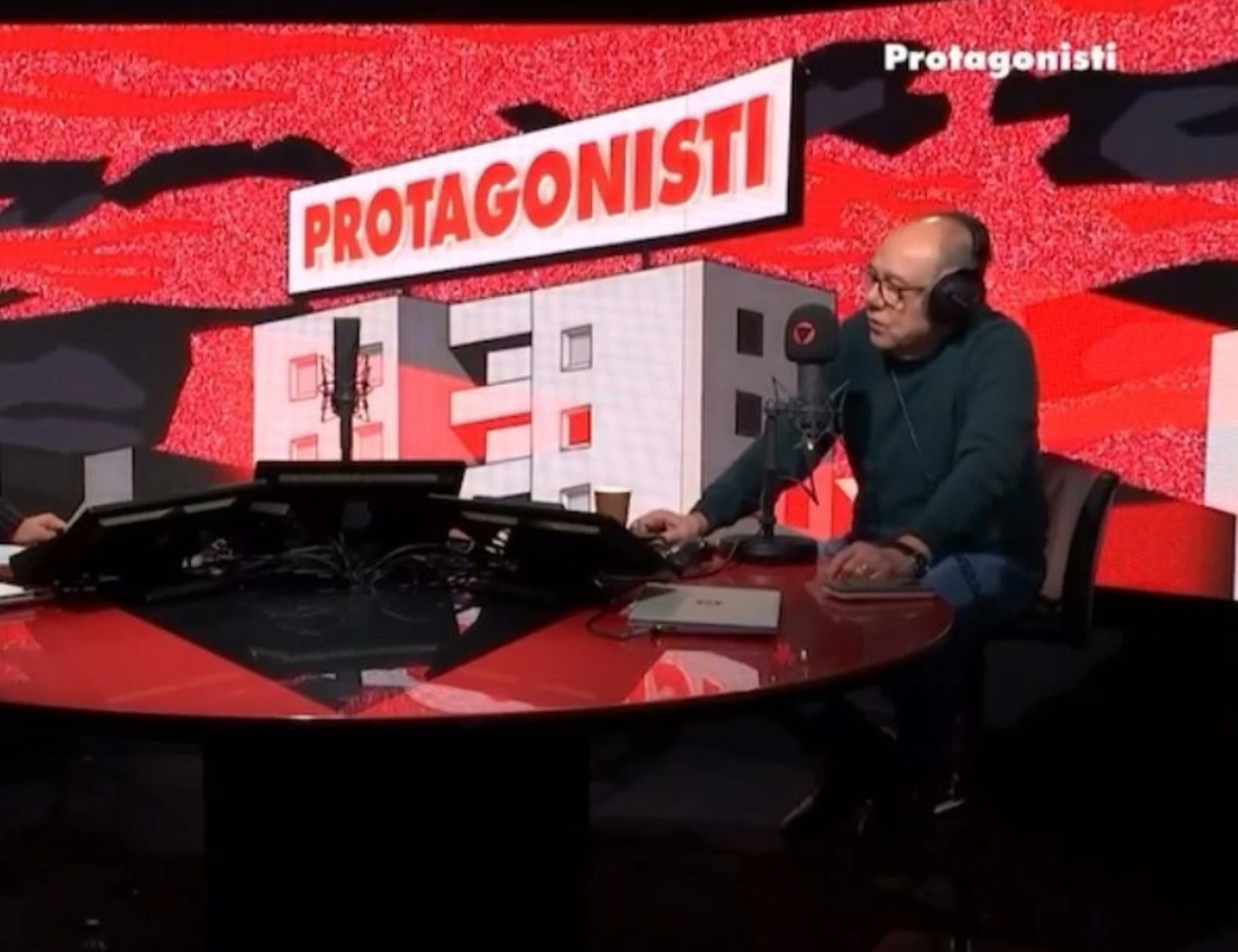 Carlo Verdone a RTL 102.5: "Dj per un giorno su Radiofreccia, ma la musica la decido io. Ho già il titolo in mente..."