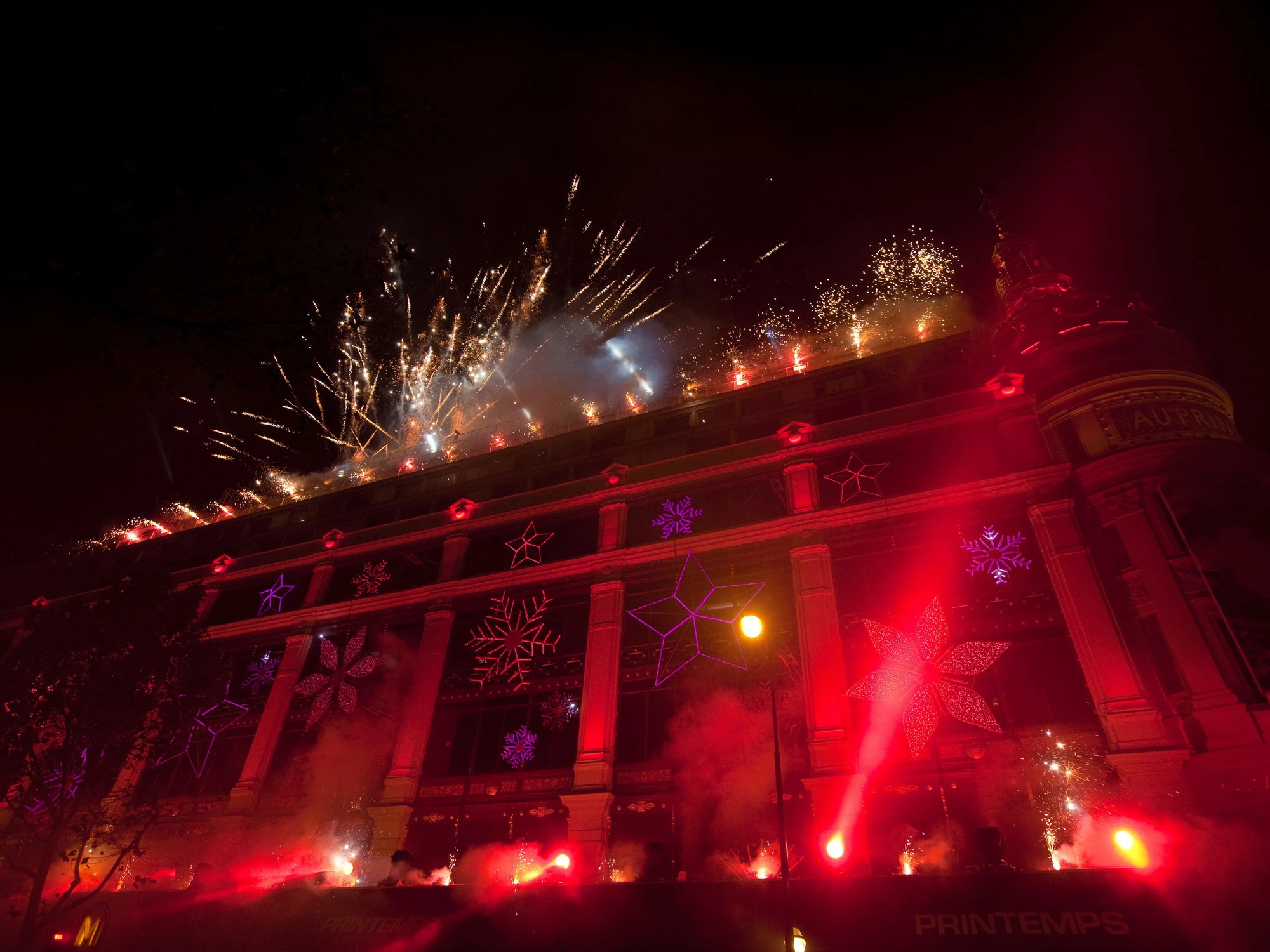 La sinistra francese abolisce il Natale, Ma alle urne troverà uno sbarramento