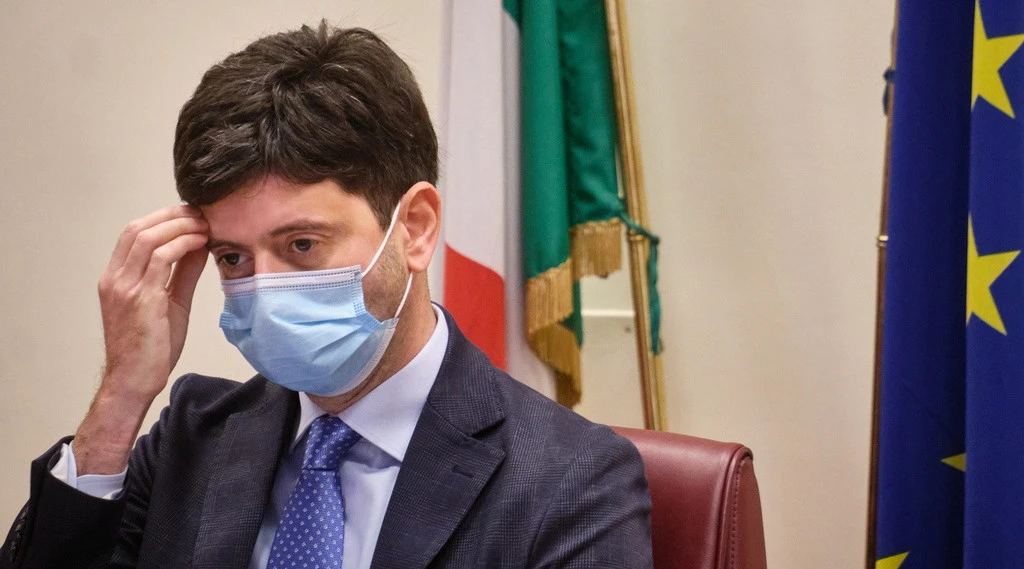 Roberto Speranza, "gli impianti sciistici non riaprono": quanti milioni sprecati, il primo disastro del governo Draghi