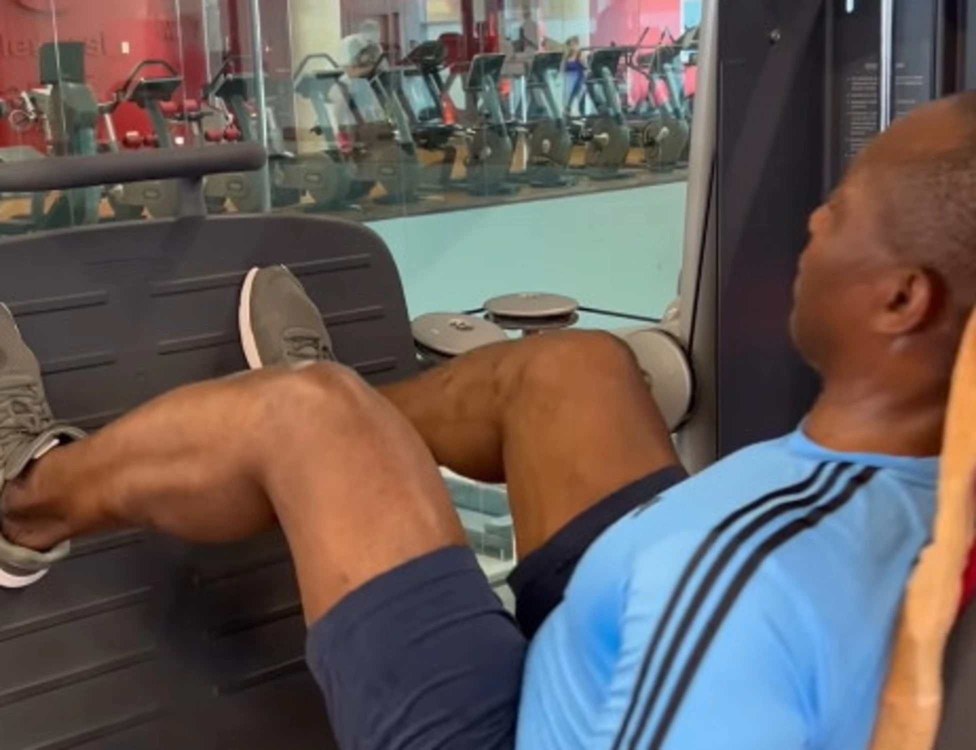 Soumahoro mister muscolo: lo sconcertante video in palestra