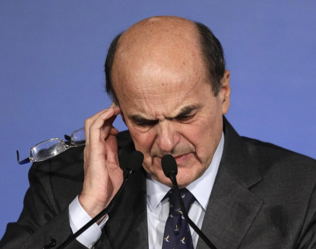Pd, Bersani: "Grillo decida cosa fare o tutti a casa"