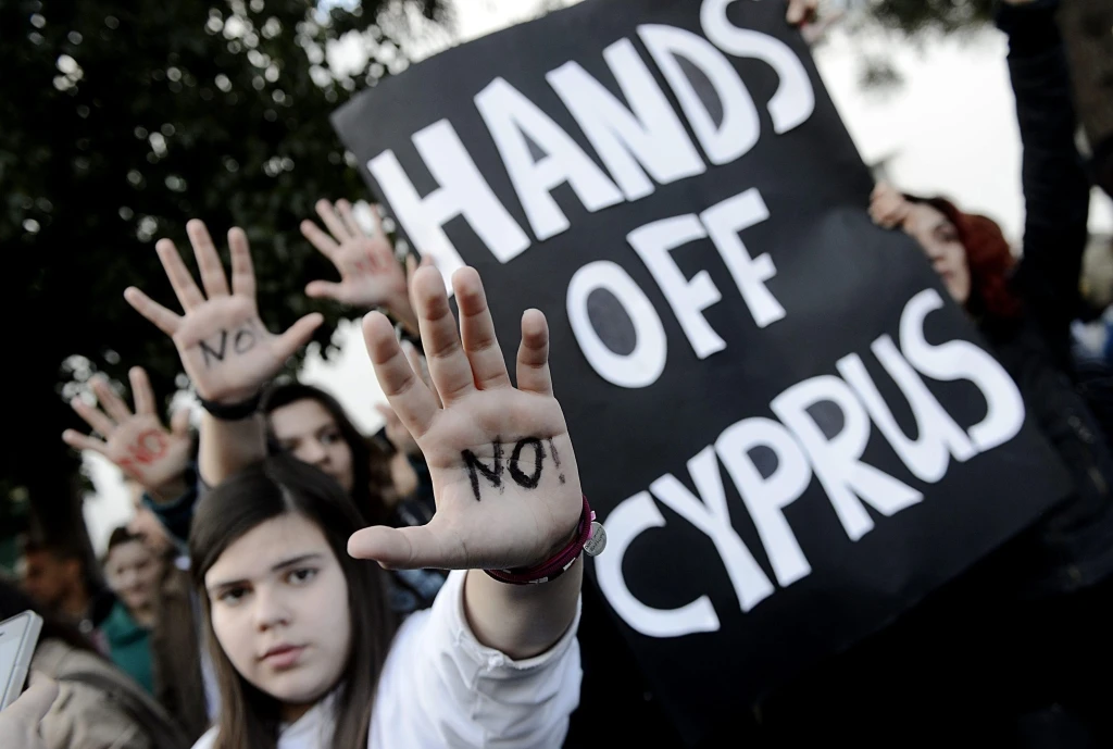 Cipro, dittatura dell'Europa:"Prelevi quanto ti diciamo noi"