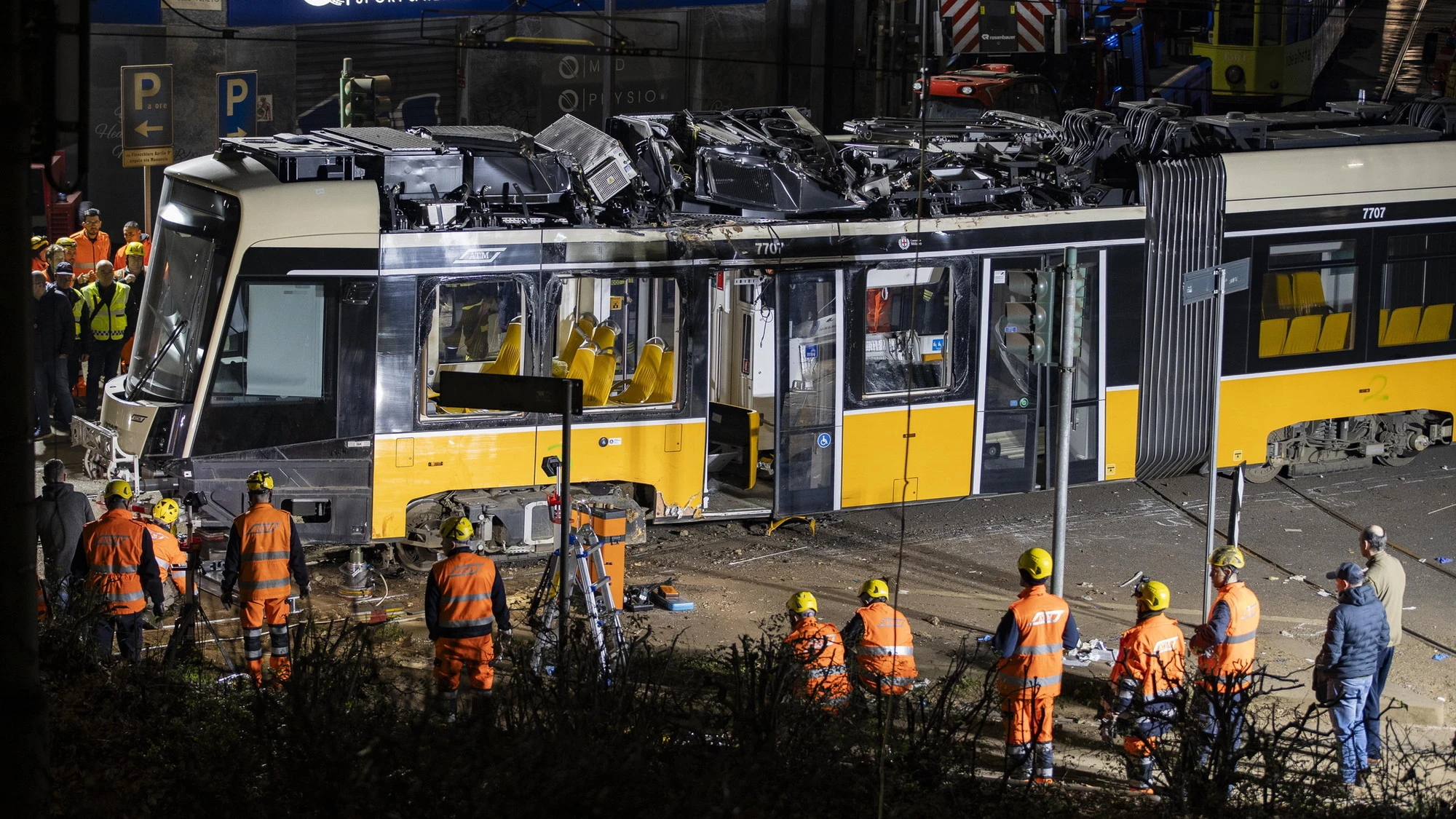 Tram deragliato a Milano, "scambio di persona": la seconda vittima non è Karim Tourè