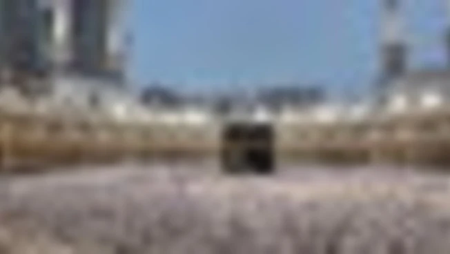 Folla di fedeli alla Grande Moschea della Mecca per la fine del Ramadan