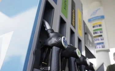 Carburante "allungato" e impianti irregolari: come ci fregano alla pompa